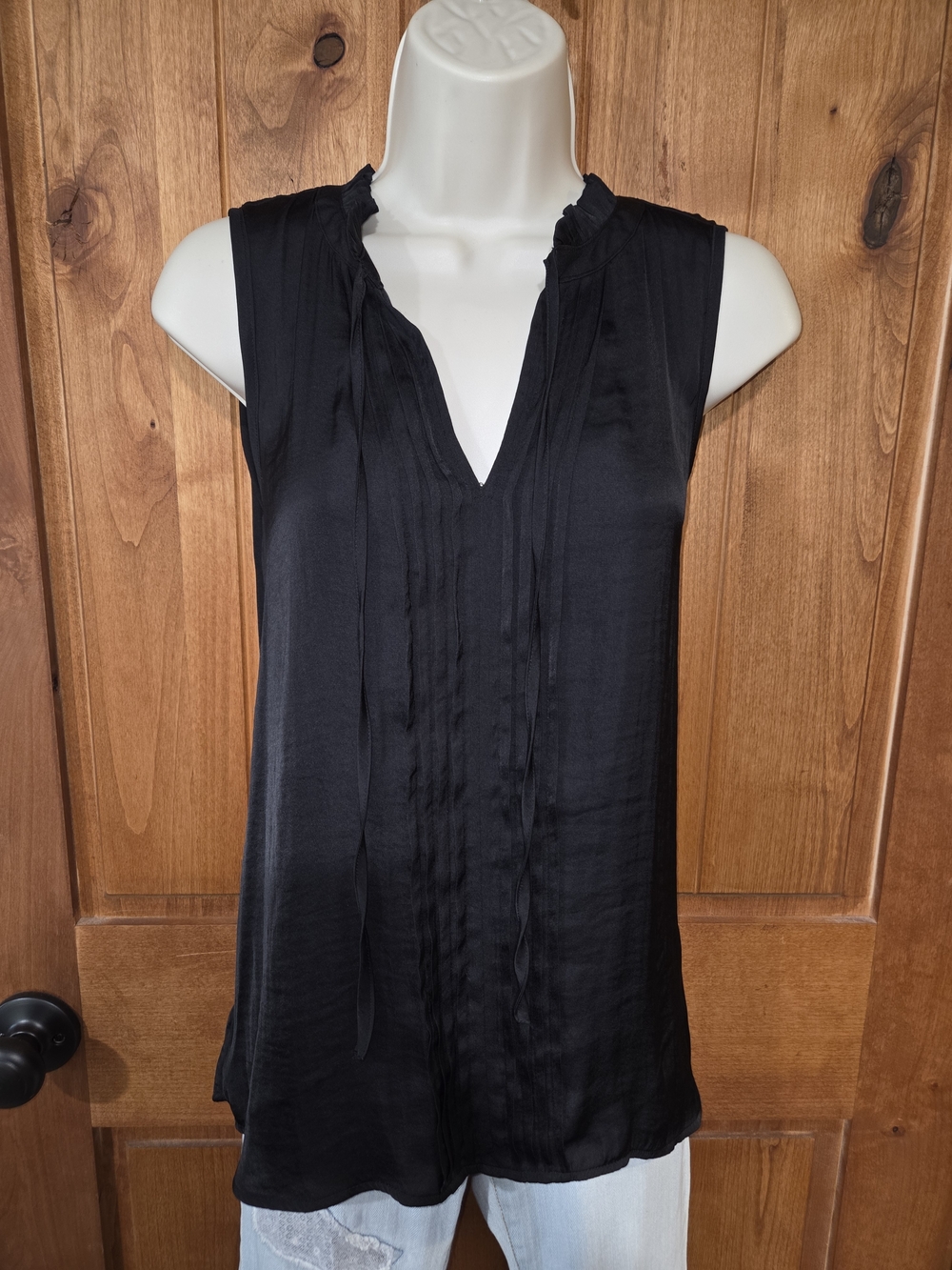 Simply Vera Vera Wang Black Sleeveless V-Neck Pleated Blouse